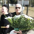 Futa stigao na sahranu Saše Popovića: Kad ga je videla, Suzana mu pala u zagrljaj! Emotivne scene na groblju