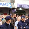 Kriminalistički inspektori, iako im to nije posao, čuvaju prostorije SNS-a u Novom Sadu