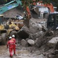 Kamenje veličine kreveta kotrljalo se niz reku: Poplave u kineskoj provinciji Gansu odnele najmanje 13 života, 30 osoba nestalo…