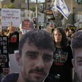(Video): Protesti širom Izraela zbog talaca u Gazi: Učenici srednjih škola stupili u štrajk, neki palili klupe