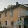 Preživala NATO bombe, ali nije požar zbog sveće: Izgorela jedna od najstarijih stambenih zgrada u Valjevu