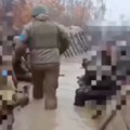 Poplavljeni ukrajinski položaji u Volčansku Vojnici u vodi do kolena nakon udara na branu u Belgorodu (video)