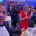 Novinar koji je sedeo blizu Trampa podigao telefon i sve snimio: Sada je sve jasno o pucnjavi na gala večeri (video)