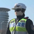 Slike iz Kine fasciniraju svet: Roboti su na ulicama, čiste stanove, rade kao policajci (video)