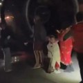 (Video) Horor na aerodromu: Avion tokom poletanja udario i ubio čoveka, a onda se zapalio motor: "Vidi se krv"