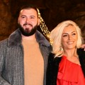 Marko Gačić objavio sliku sa novom devojkom: Sve pršti od ljubavi dok se grle i ne mare za komentare, Saška ga nežno drži za…