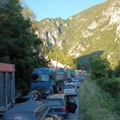 (Video) Velike gužve na putu ka moru: "Čekamo dva sata, kolona je kilometarska": Na graničnom prelazu Gostun, kolaps