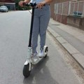 MUP apeluje na roditelje da razgovaraju sa svojom decom koja voze električne trotinete
