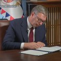Vučić raspisao vanredne parlamentarne izbore