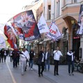 Urednik portala Razglas news napadnut pred početak skupa SNS u Novom Sadu, novinarka izgurana nakon što je pokušala da postavi…