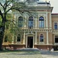 Novi Sad: Učenici Gimnazije “Jovan Jovanović Zmaj” dočekali suspendovane profesore