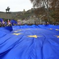 Stotine ljudi na ulicama Tbilisija u znak podrške kandidaturi za članstvo u EU