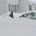 Snežna oluja okovala Ameriku! Novi ledeni talas izazvao kataklizmu: Zatvorene škole, više desetina hiljada ljudi bez struje…