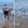 Hiljade riba beže iz mora: Snimak sa Filipina preplavio mreže, mnogi veruju da se bliži katastrofa