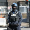 Drama ispred Kapitola: Uhapšen muškarac, kod sebe imao molotovljev koktel i nož