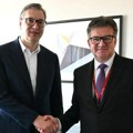 Serija važnih sastanaka u Pragu: Predsednik Vučić razgovarao sa Miroslavom Lajčakom, čeka se obraćanje na forumu