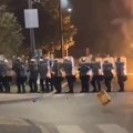 Osuđen na 3 godine zatvora zbog napada na policiju na protestu u Beogradu: Muškarac (46) gađao kordon policije različitim…