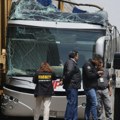 Teška nesreća u Meksiku: Voz udario autobus na pružnom prelazu, poginulo najmanje 10 osoba, više od 60 povređenih