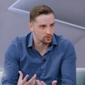 Upravo na Blic TV Uživo upravo na Blic TV Mirza Selimović šokirao sve u studiju: “Pevao sam u golubarniku, gaže su mi bile…