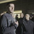 „Вања, излази“: Навијачи скандирали капитену Партизана, погледајте сцене испред Арене ВИДЕО