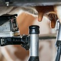 Šta se to dešava na tržištu mleka: Koje mere bi mogle da reše probleme u otkupu i spreče prosipanje mleka