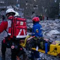 (Foto) Grad sravnjen sa zemljom, ljudi zarobljeni u ruševinama?! Stravične scene iz Kijeva, proglašen dan žalosti nakon…