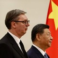 AP: Vučić u Kini produbljuje odnose sa Pekingom dok u Srbiji raste politički pritisak na njega