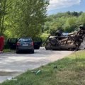 U sudaru automobila i kamiona poginula žena, devojčica povređena