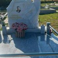 Senke nad tragedijom mladića: Podigli mu spomenik, a sistem ćuti! "Bio je u mraku dok smo se mi molili!"