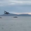 Пао авион код Сијетла! Ватра прогутала летелицу, у току је борба за живот путника! (фото/видео)