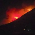 (Video) "Katastrofa, ugroženi su životi ljudi": Požari besne širom regiona, vetar raspiruje vatru, ljudi brane kuće