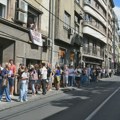 VIDEO Građani i danas čekaju da potpisom podrže studentsku listu: I nakon 10 sati nepregledni redovi u Beogradu, Nišu…