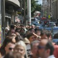 VIDEO Građani masovno dolaze da potpisom podrže studentsku listu: Dugački redovi u Beogradu, Novom Sadu, Čačku, Novoj Pazovi...…