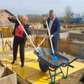 Temeljac u zablaću: Svečano započeta izgradnja novog objekta čačanske predškolske ustanove "Moje detinjstvo"