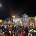 Večeras na Trgu slobode održan protest uz prvi zbor građana