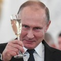 Putin otvorio vrata svog privatnog stana: Pozlaćeni zidovi i ogledala, egzotične biljke... VIDEO