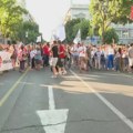 Predstavnici zborova građana se okupili na Trgu republike, uskoro kreću ka zgradi RIK