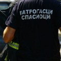 Vatrogasci hitno dojurili na Banjicu: Dim se vidi iz celog naselja, poznato šta se zapalilo