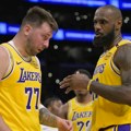 Dončić i lebron u klinču! Pukla svlačionica Lejkersa! Sve je otkriveno, Džejms je u drugom planu: "Ovo je sada Lukin tim!"