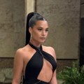"Nemoj da je neko snimio, ako mi nešto ispadne": Pevačica obukla izazovnu haljinu pa zapretila publici na nastupu: "Dolazim sa…