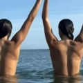 Fitnes bliznakinje uslikane potpuno gole, majka ih uhvatila na nudističkoj plaži: "Osećaj je..."
