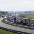 (Video) Zgužvani automobili, krš i lom na putu: Jedna osoba poginula, a četiri povređene u jezivom lančanom sudaru u Hrvatskoj…