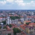Jeftini kvadrati i parking mesto! Zvuči kao idealno mesto za život, zar ne?