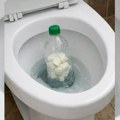 Stavite plastičnu flašu u WC šolju već sad: Vodoinstalateri otkrili zašto