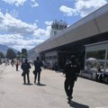 U Tivtu zadržan let iz Beograda: Policija proverava 90 državljana Srbije