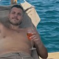 "Obrij se ispod pazuha": Viktor Živojinović dobio uvrede na račun fizičkog izgleda, pa brutalno odgovorio FOTO