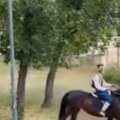 Ovakvu prosidbu još nismo videli! Mladi par iz Novog Sada postao hit na društvenim mrežama (video)