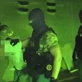 Ovako je uhapšen osumnjičeni za silovanje na Banovom brdu: Sedeo i pio na betonu, policija ga oborila na zemlju (video)