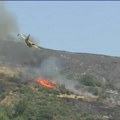 Srušio se kanader u Grčkoj: Letelica pala u vatru dok je pokušavala da je ugasi, kamere snimile uznemirujuć trenutak…