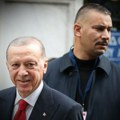 Svi su gledali u ovog dvometraša: On nije skidao pogled sa Erdogana (video)